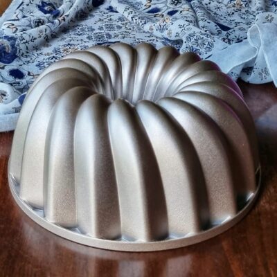 Flower bundt pan