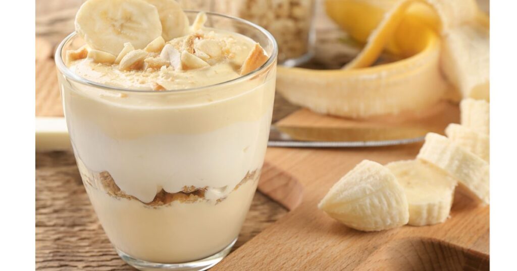 Piesang mousse vulsel en nagereg in een